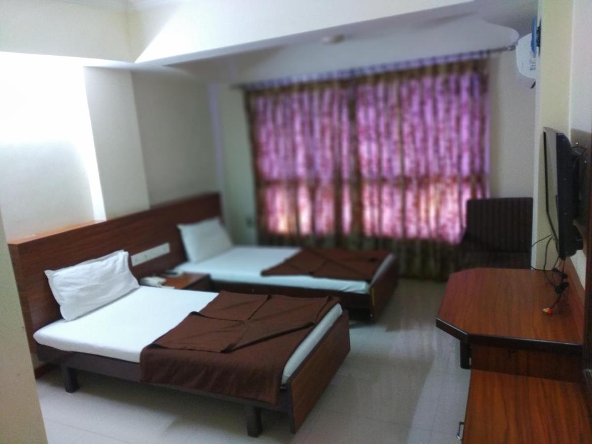 Hotel Alpha Vadodara Exteriör bild