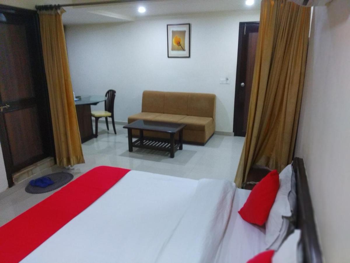 Hotel Alpha Vadodara Exteriör bild