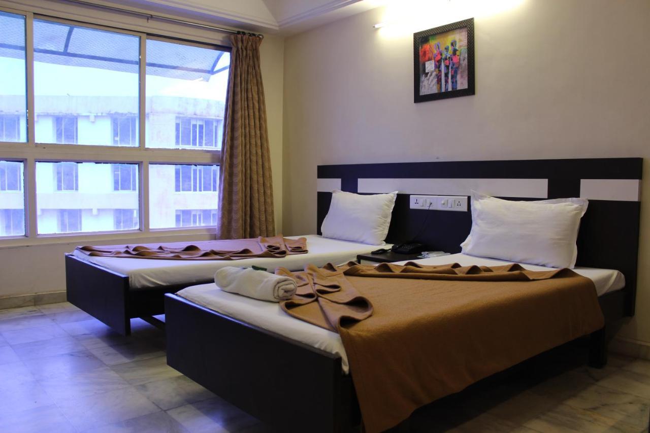 Hotel Alpha Vadodara Exteriör bild