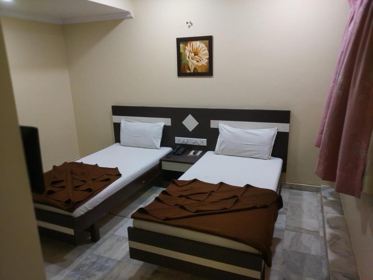 Hotel Alpha Vadodara Exteriör bild