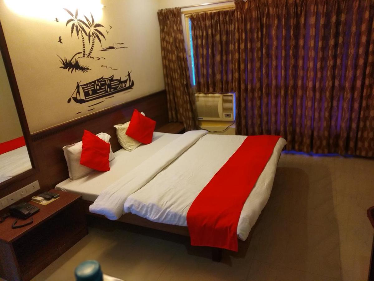 Hotel Alpha Vadodara Exteriör bild