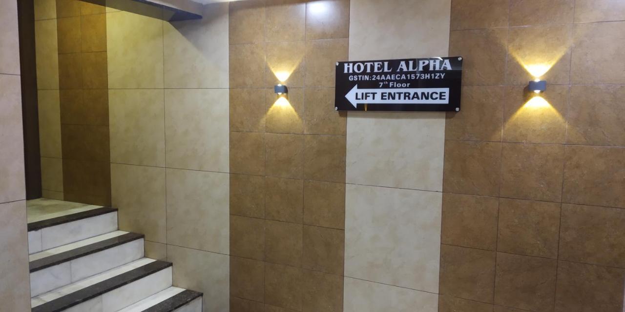 Hotel Alpha Vadodara Exteriör bild