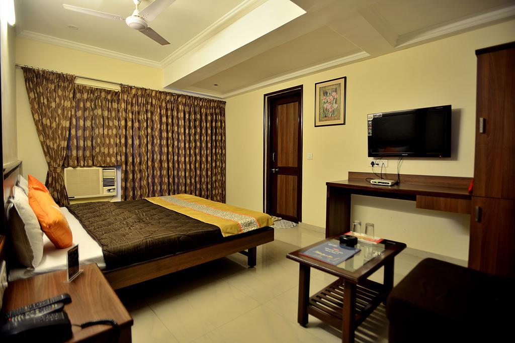 Hotel Alpha Vadodara Exteriör bild
