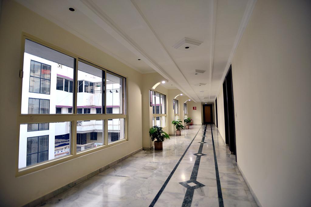 Hotel Alpha Vadodara Exteriör bild