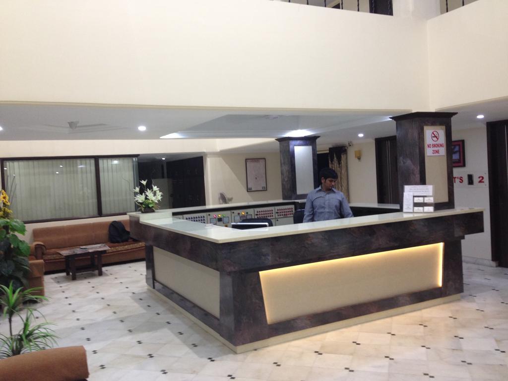 Hotel Alpha Vadodara Exteriör bild