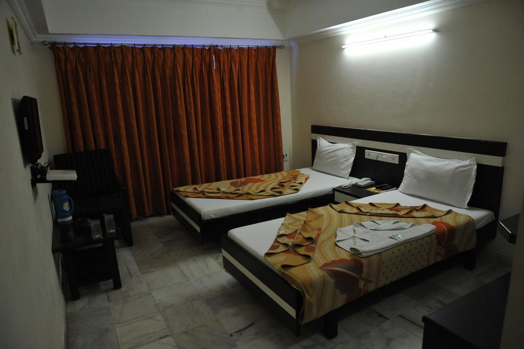 Hotel Alpha Vadodara Exteriör bild