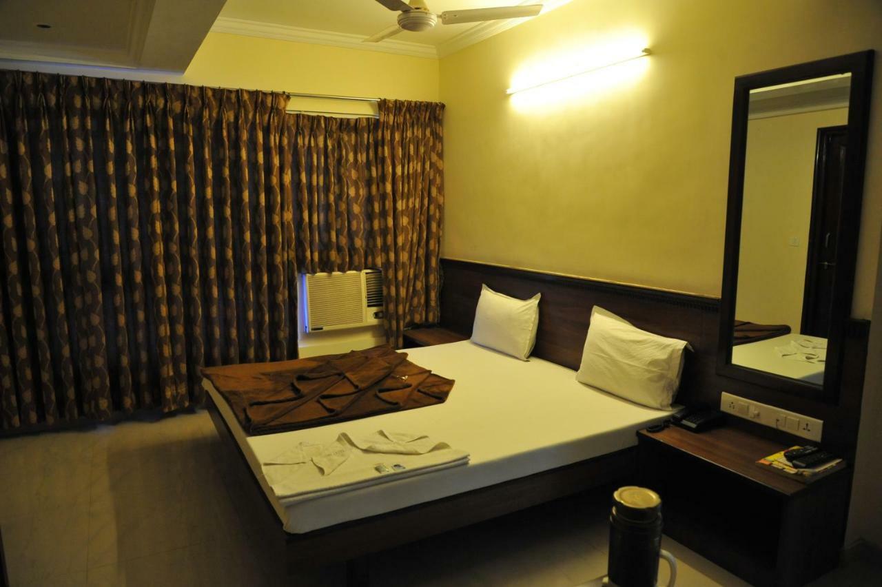 Hotel Alpha Vadodara Exteriör bild